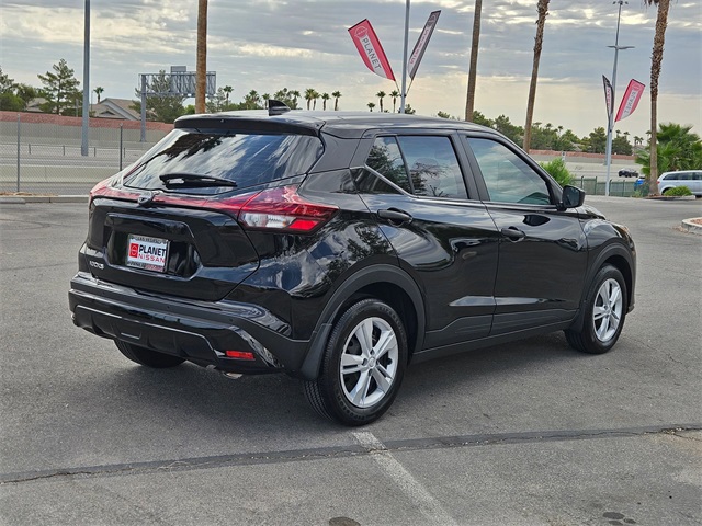 2025 Nissan Kicks Play S photo 8