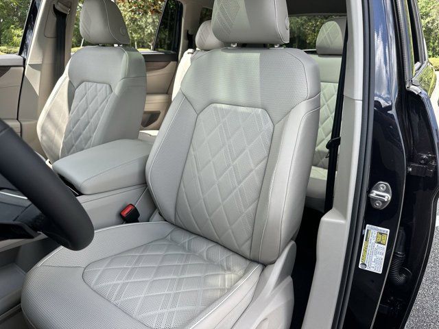 2026 Volkswagen Atlas SEL Premium R-Line photo 2