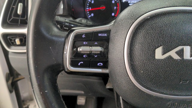 Used 2022 WHITE Kia S image 19