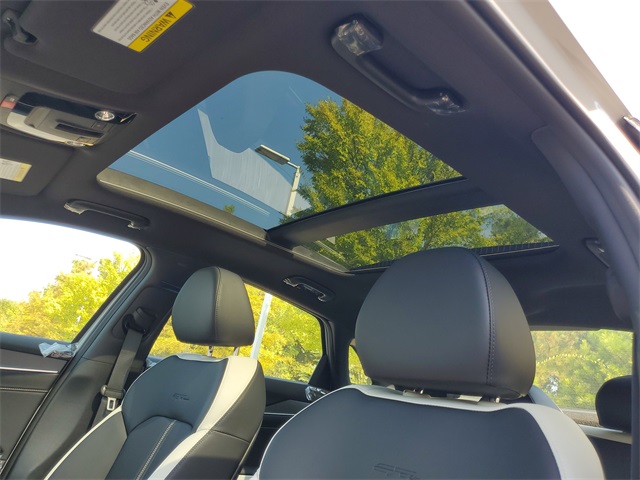 2025 Kia K5 GT-Line photo 11