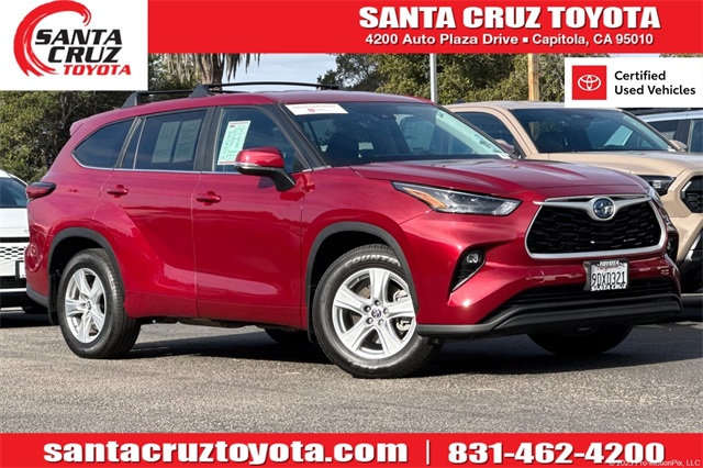 2023 Toyota Highlander LE's photo