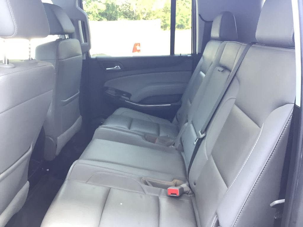 2019 Chevrolet Suburban LT photo 31