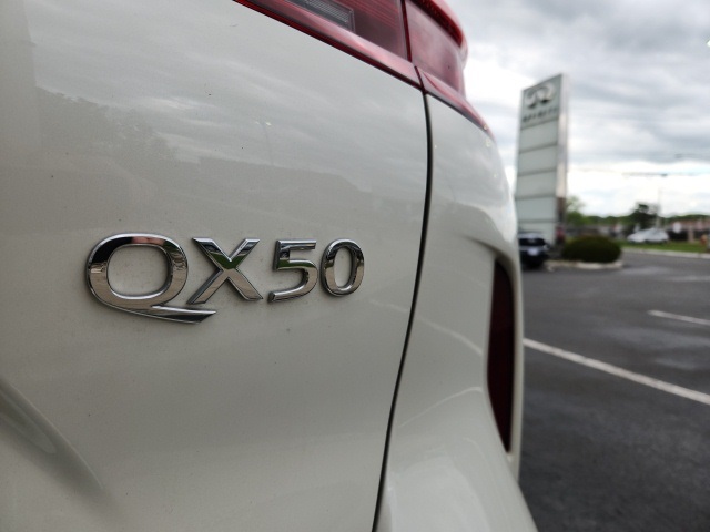 2022 Infiniti QX50 Essential photo 32