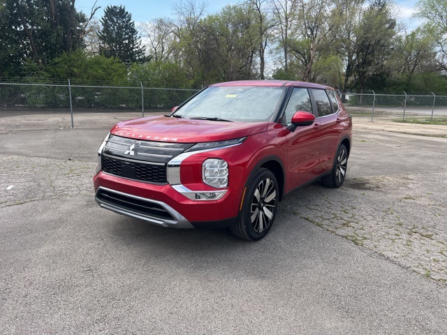 2025 Mitsubishi Outlander SE photo 3