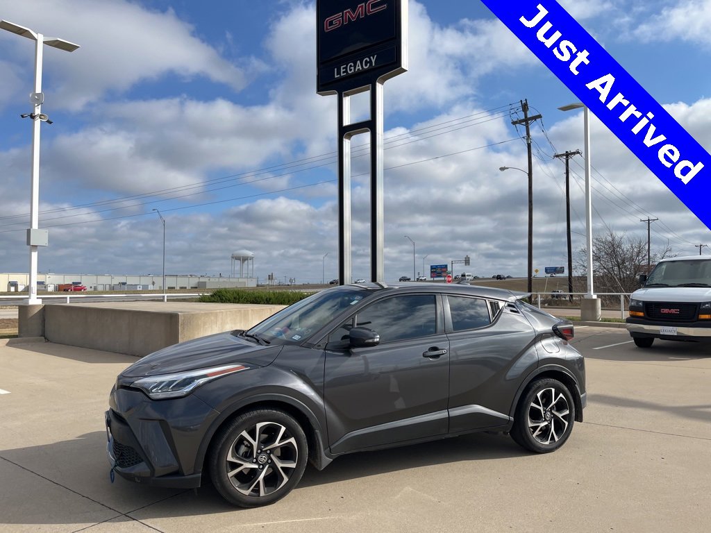 2022 Toyota C-HR XLE's photo