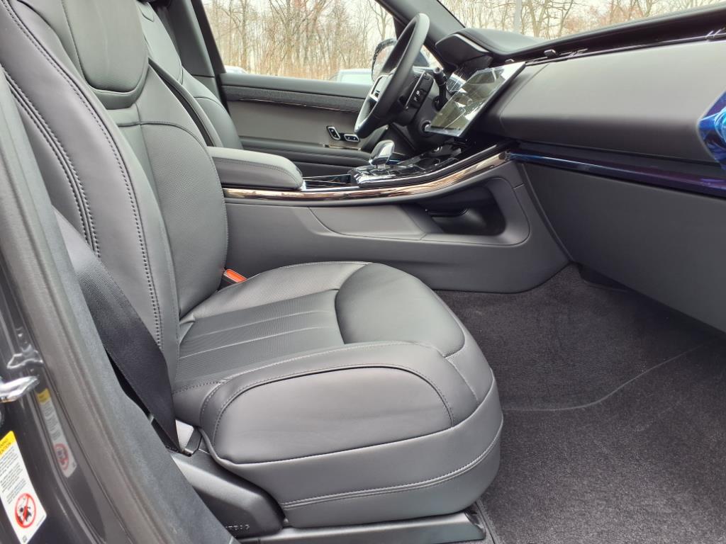 2025 Land Rover Range Rover Sport P460e Dynamic SE photo 3