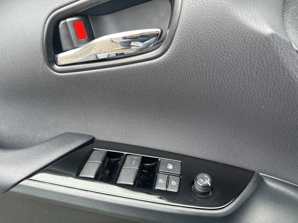 2022 Toyota Prius Prime LE photo 10