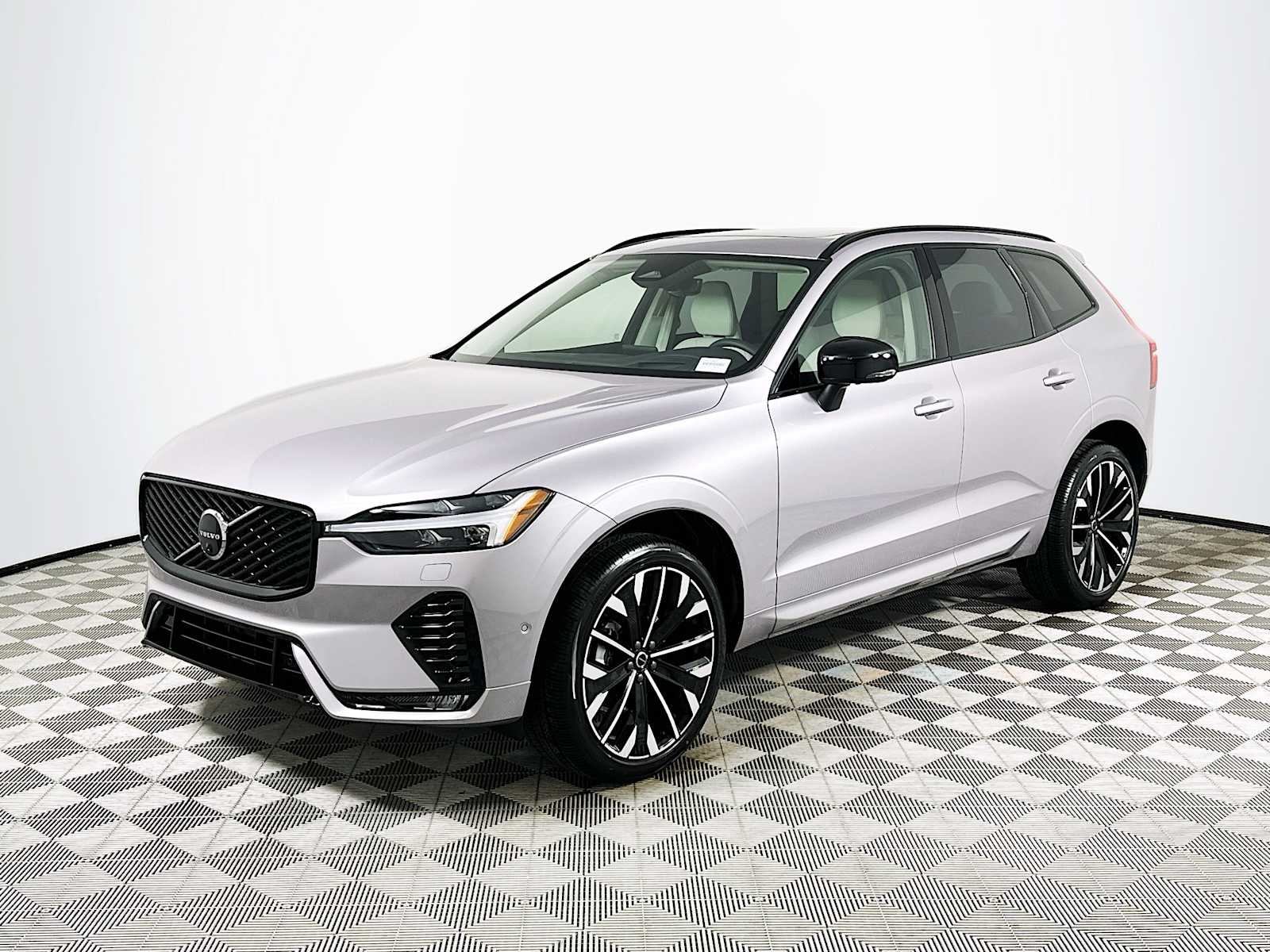 2026 Volvo XC60 B5 photo 3