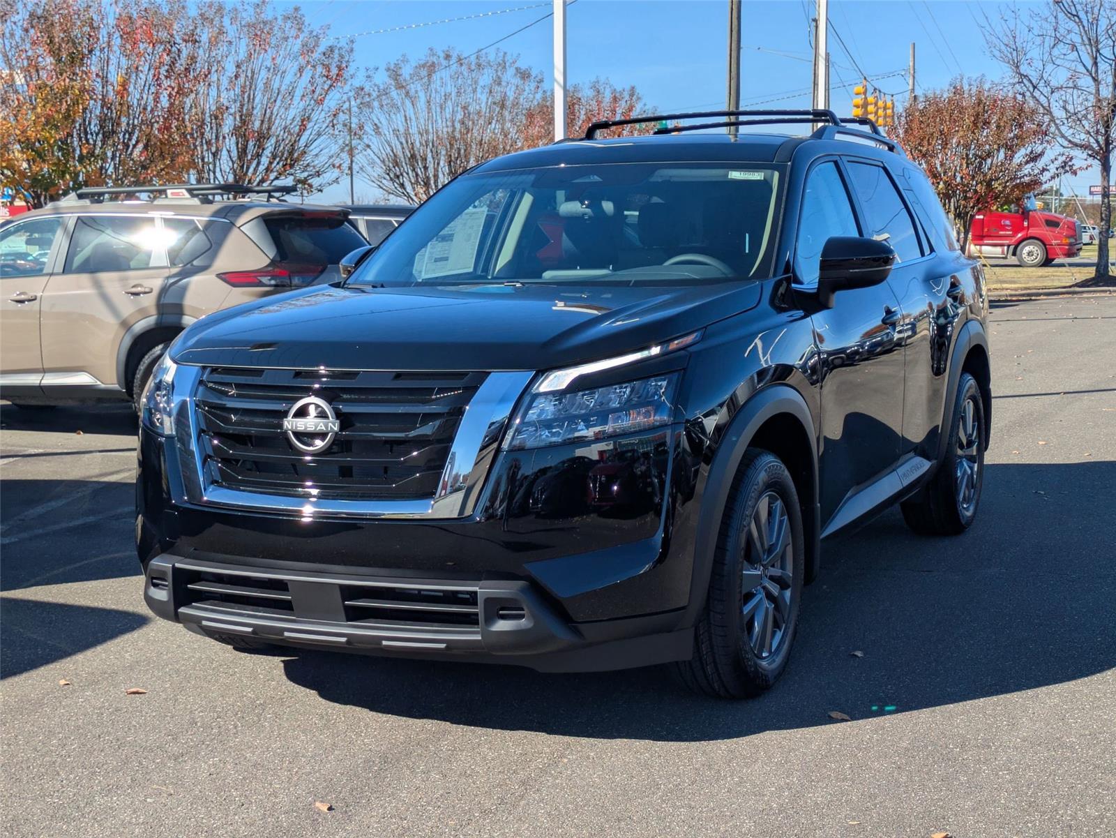 2025 Nissan Pathfinder SV's photo