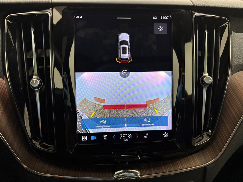2023 Volvo XC60 B5 Plus photo 22