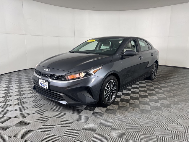 2023 Kia Forte LXS photo 3
