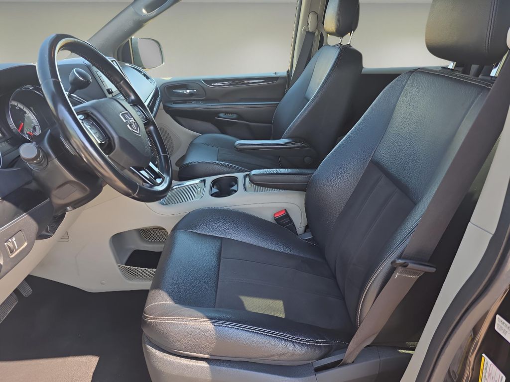 2020 Dodge Grand Caravan SXT photo 9
