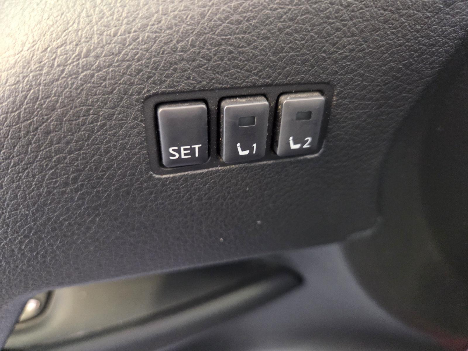2017 Nissan Rogue SL photo 36