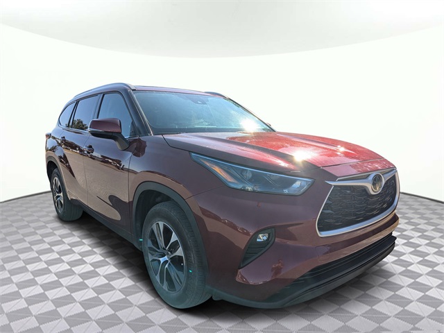 2022 Toyota Highlander XLE photo 2