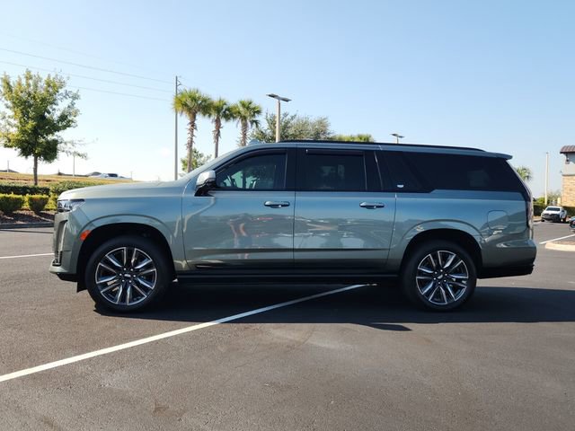 2023 Cadillac Escalade ESV Sport photo 2