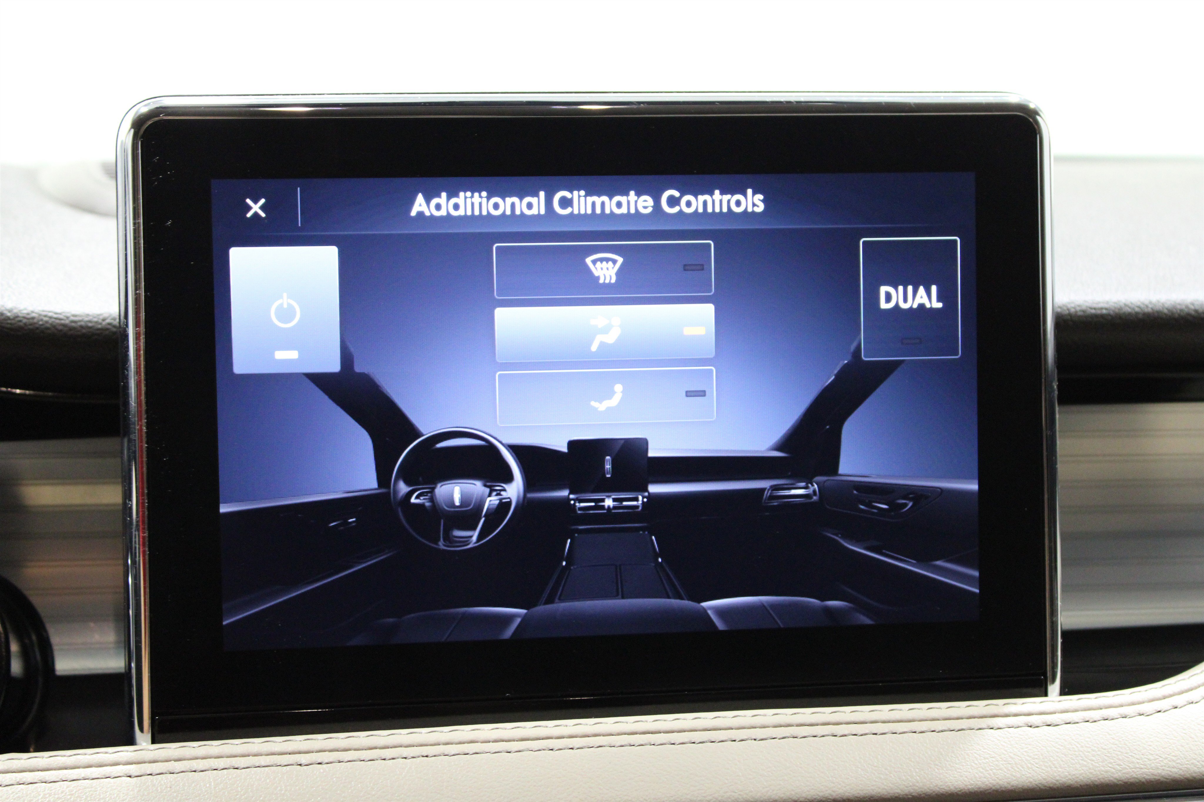 2022 Lincoln Corsair Standard photo 10