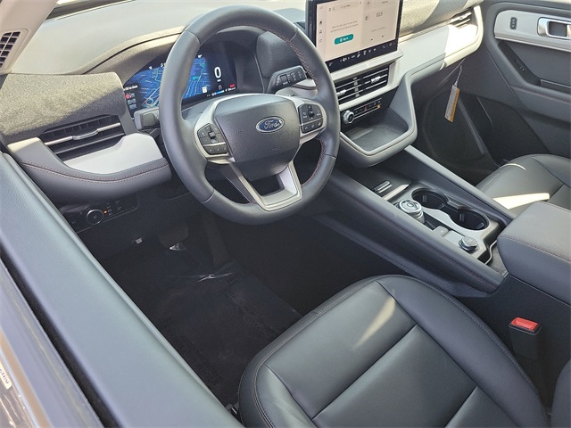 2025 Ford Explorer photo 4