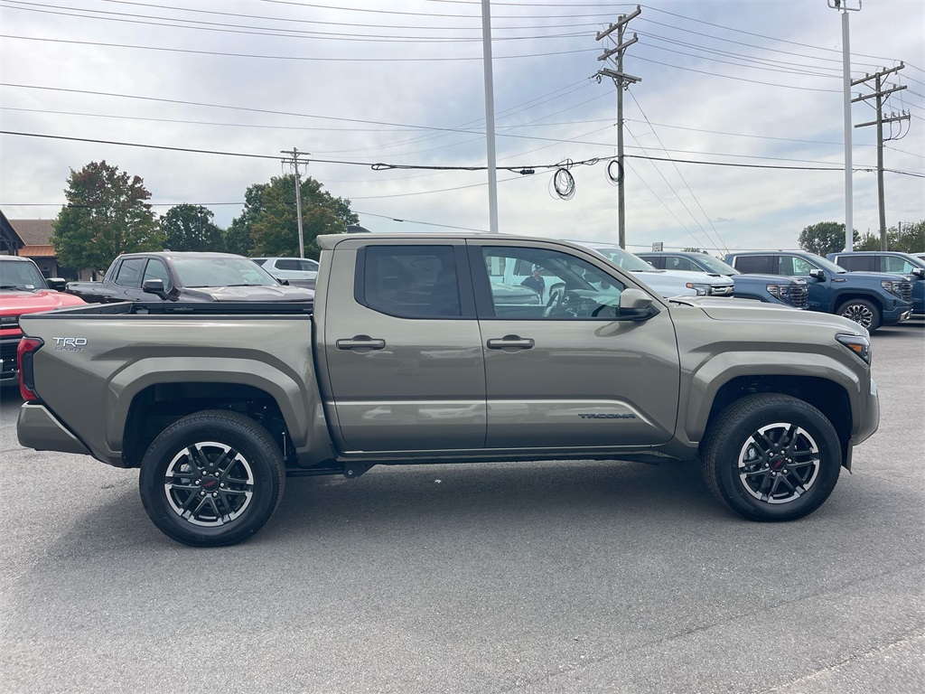 2025 Toyota Tacoma TRD Sport photo 5