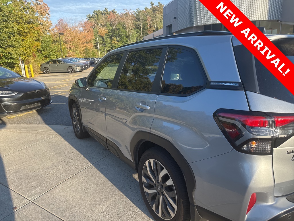 2025 Subaru Forester Touring photo 4