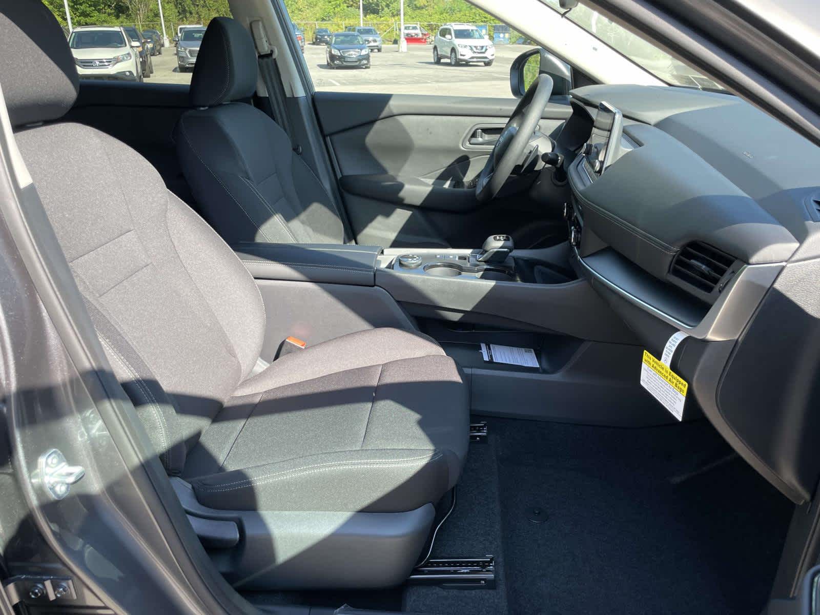 2026 Nissan Rogue S photo 14