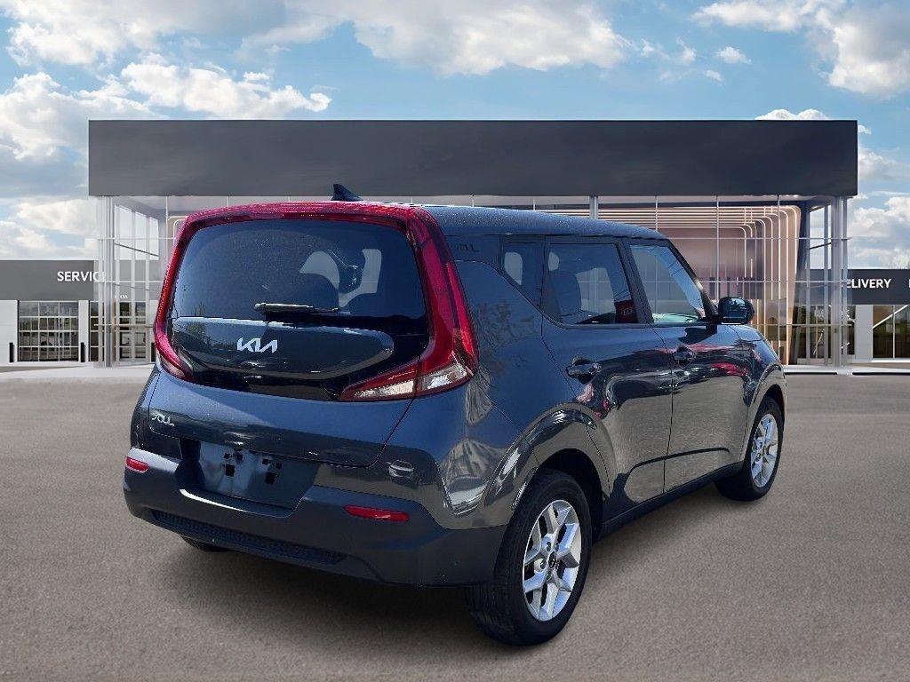 2022 Kia Soul LX photo 3