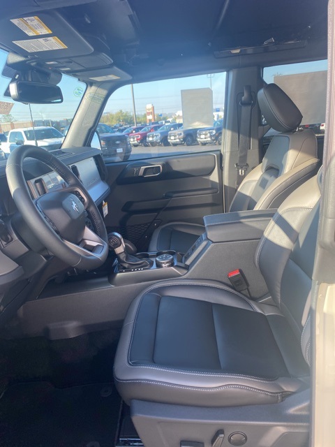 2025 Ford Bronco Outer Banks photo 14
