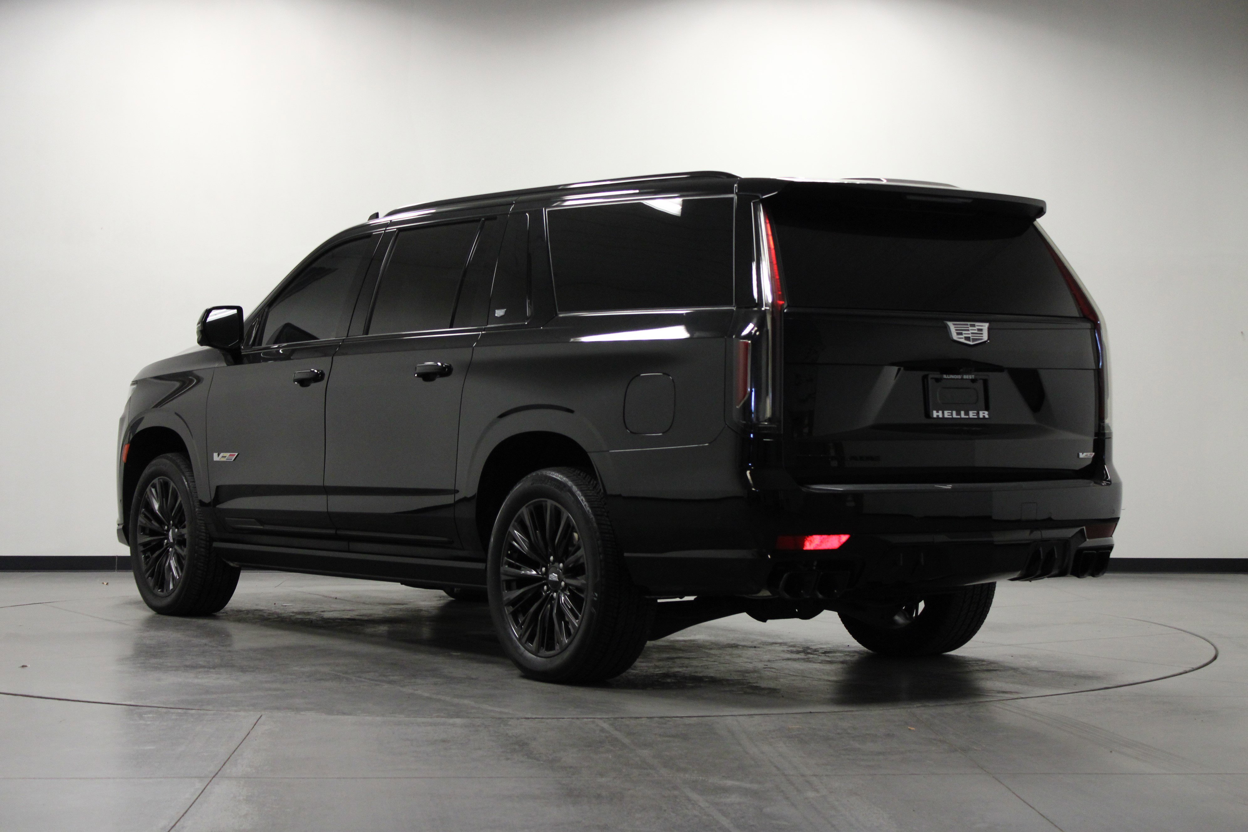 2023 Cadillac Escalade ESV V-Series photo 4