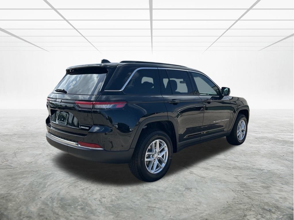 2025 Jeep Grand Cherokee Laredo X photo 3