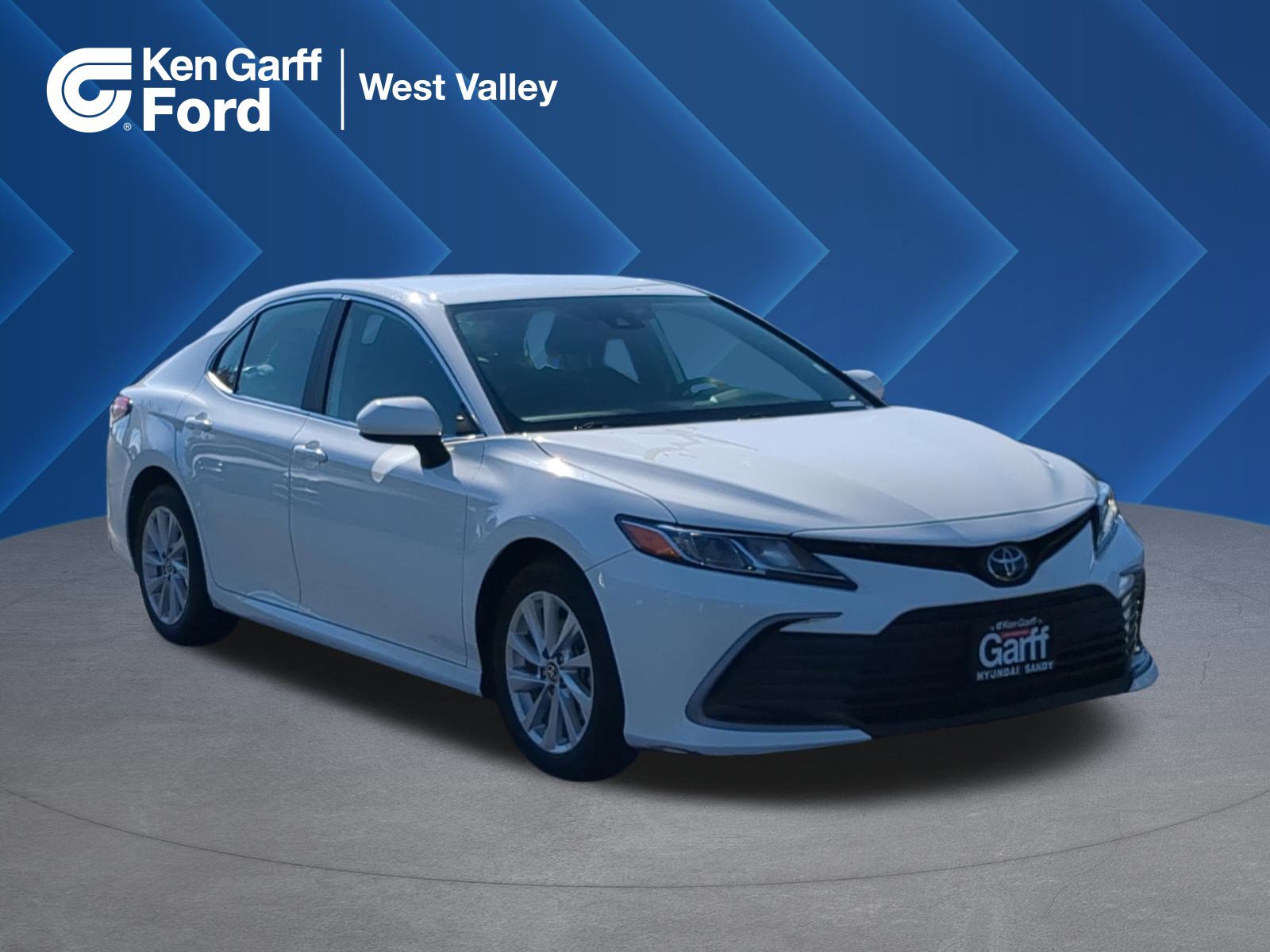 2024 Toyota Camry LE's photo