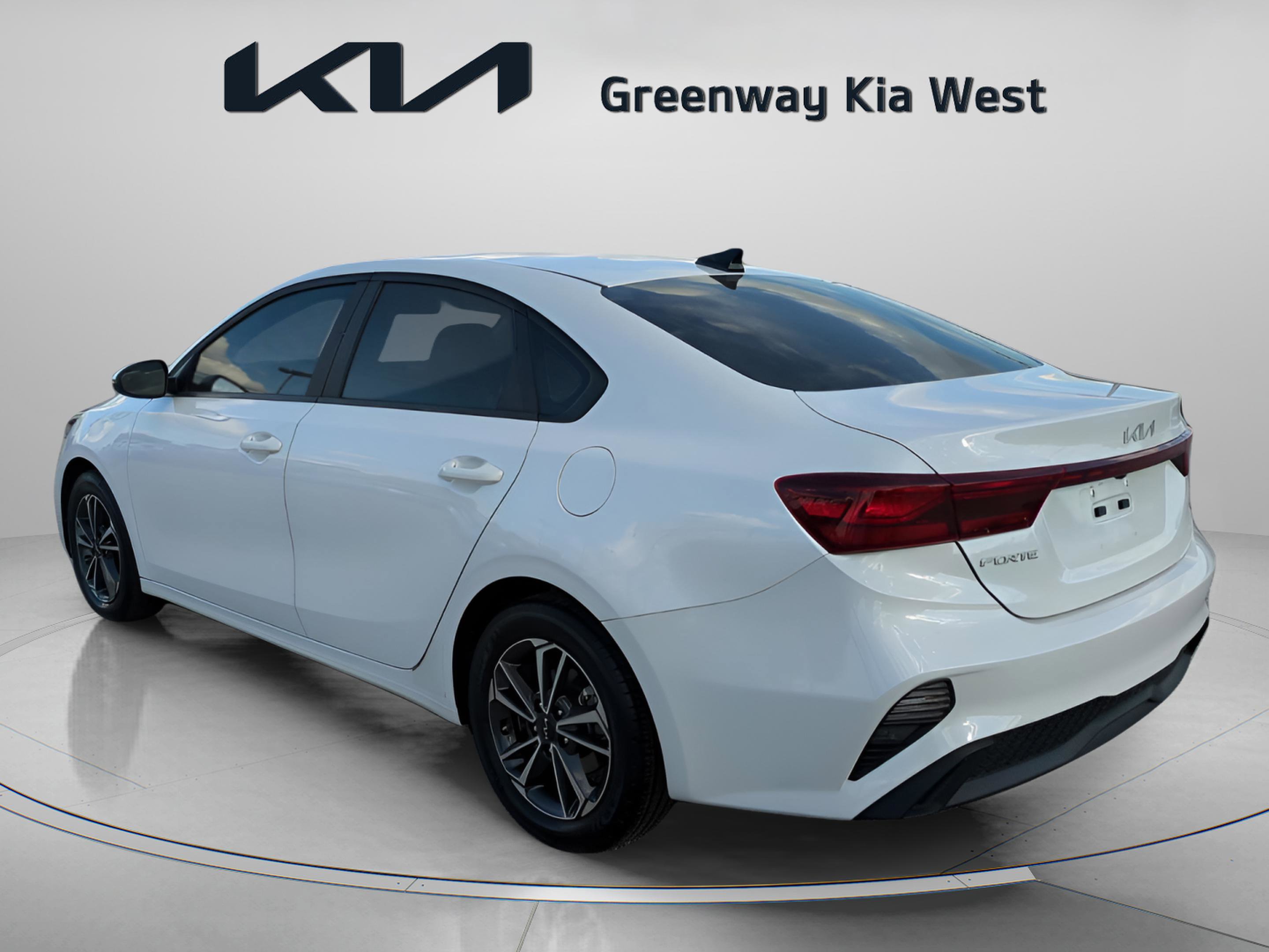 2024 Kia Forte LXS photo 4