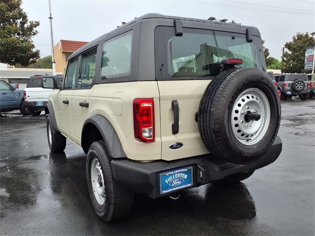 2025 Ford Bronco Base photo 4