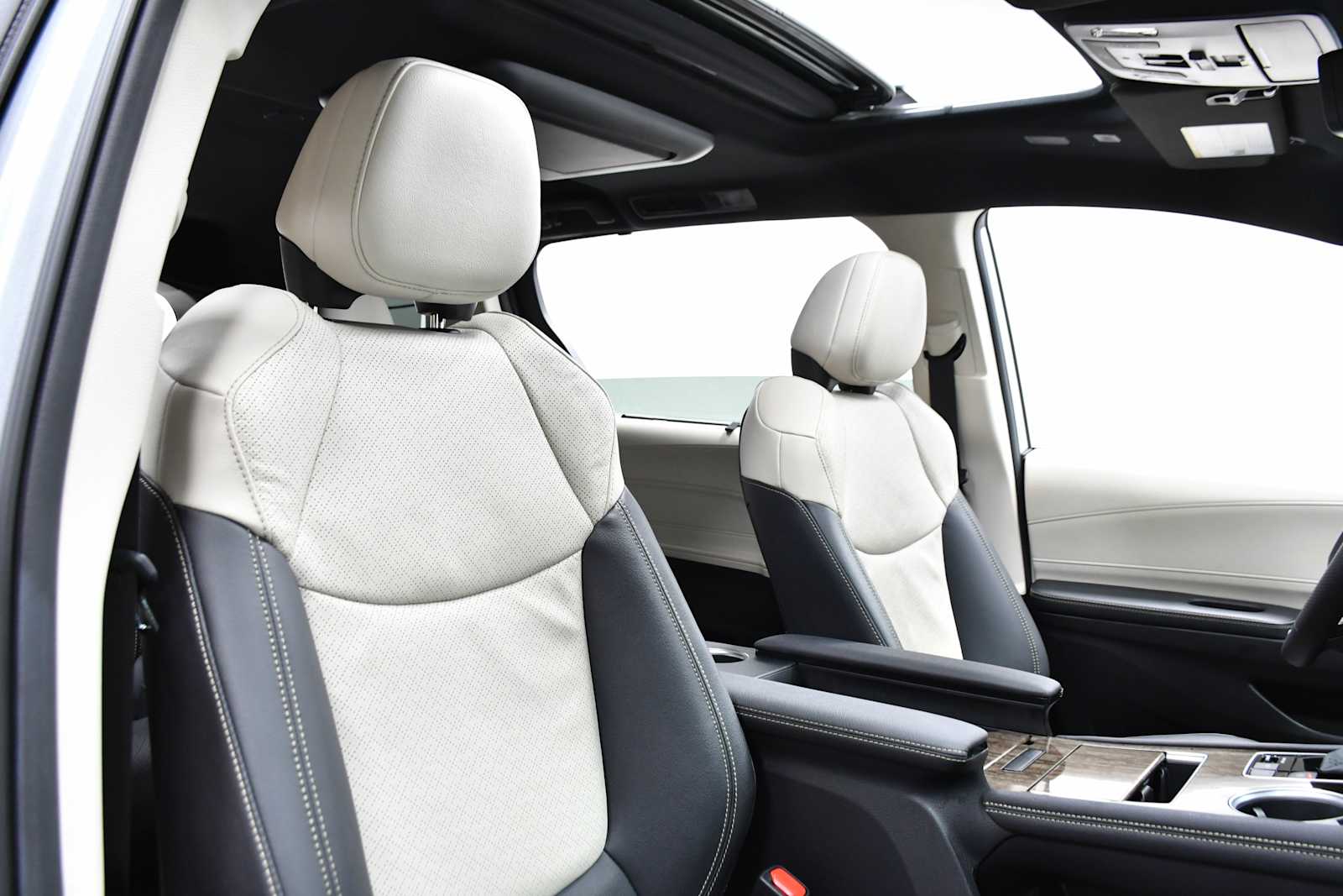 2025 Toyota Sienna Platinum photo 19