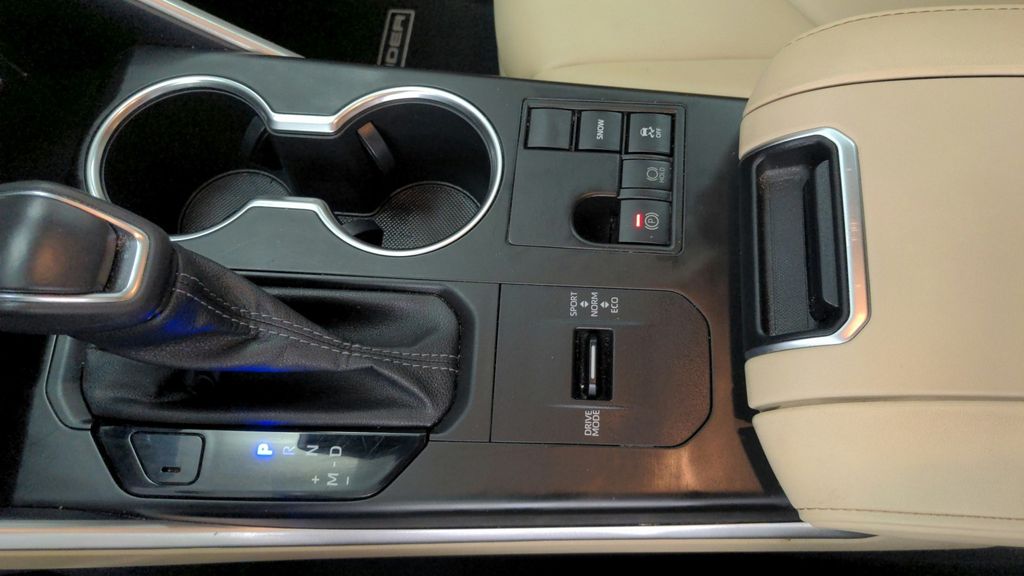 2023 Toyota Highlander L photo 22