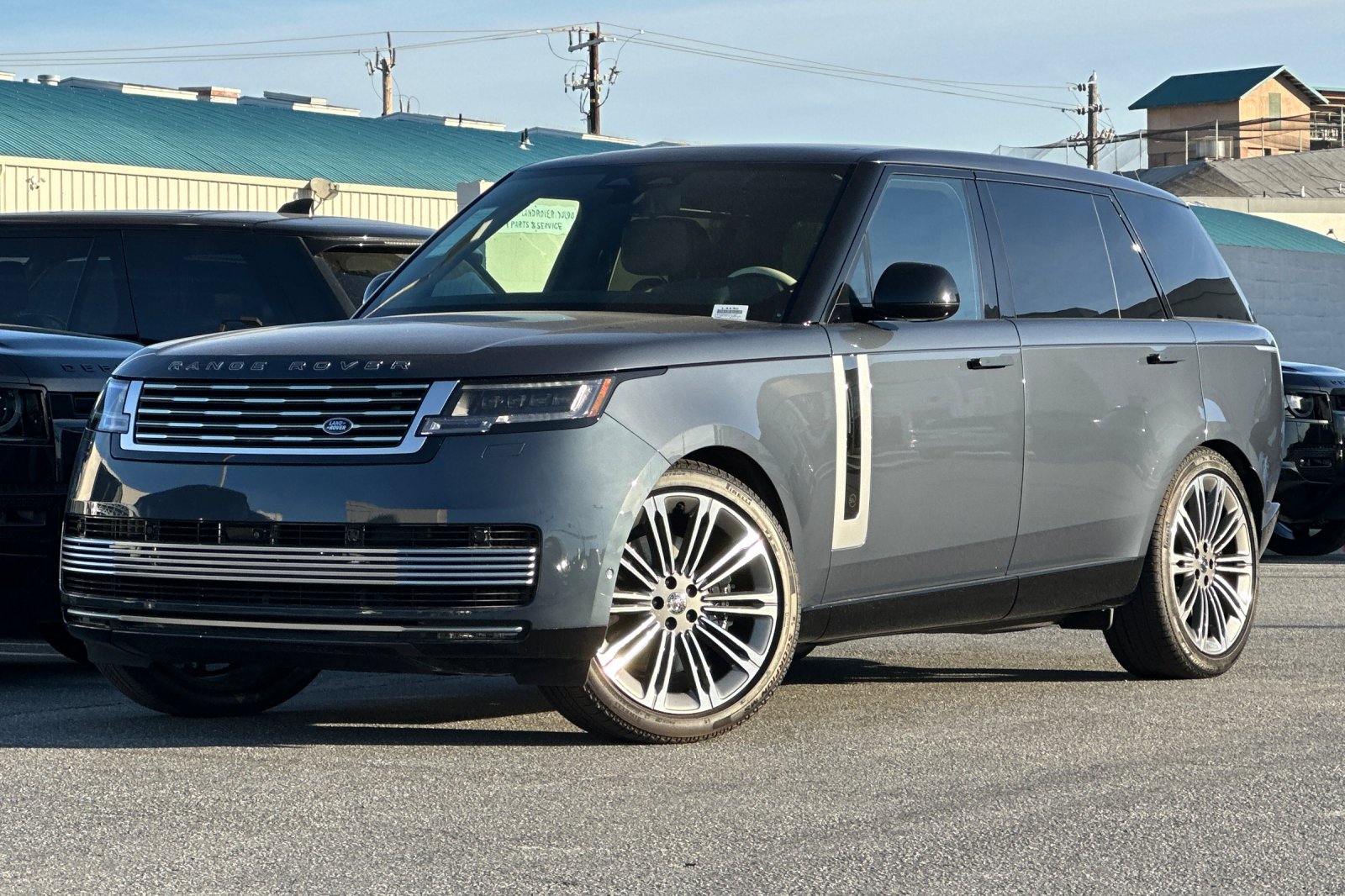 2025 Land Rover Range Rover SV