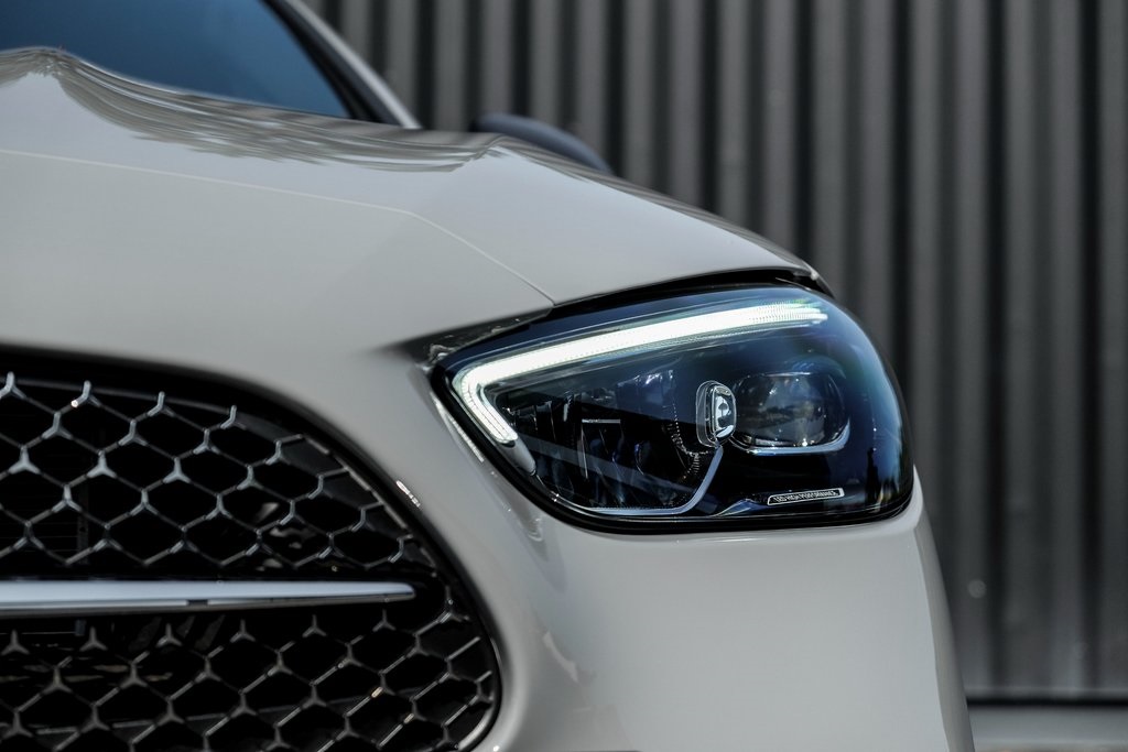 2025 Mercedes Benz C 300 4MATIC photo 6