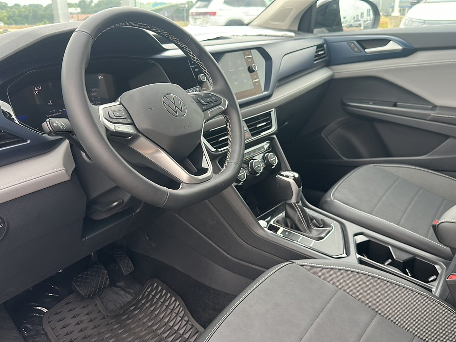 New 2024 Deep Black Pearl Effect Volkswagen SE image 9