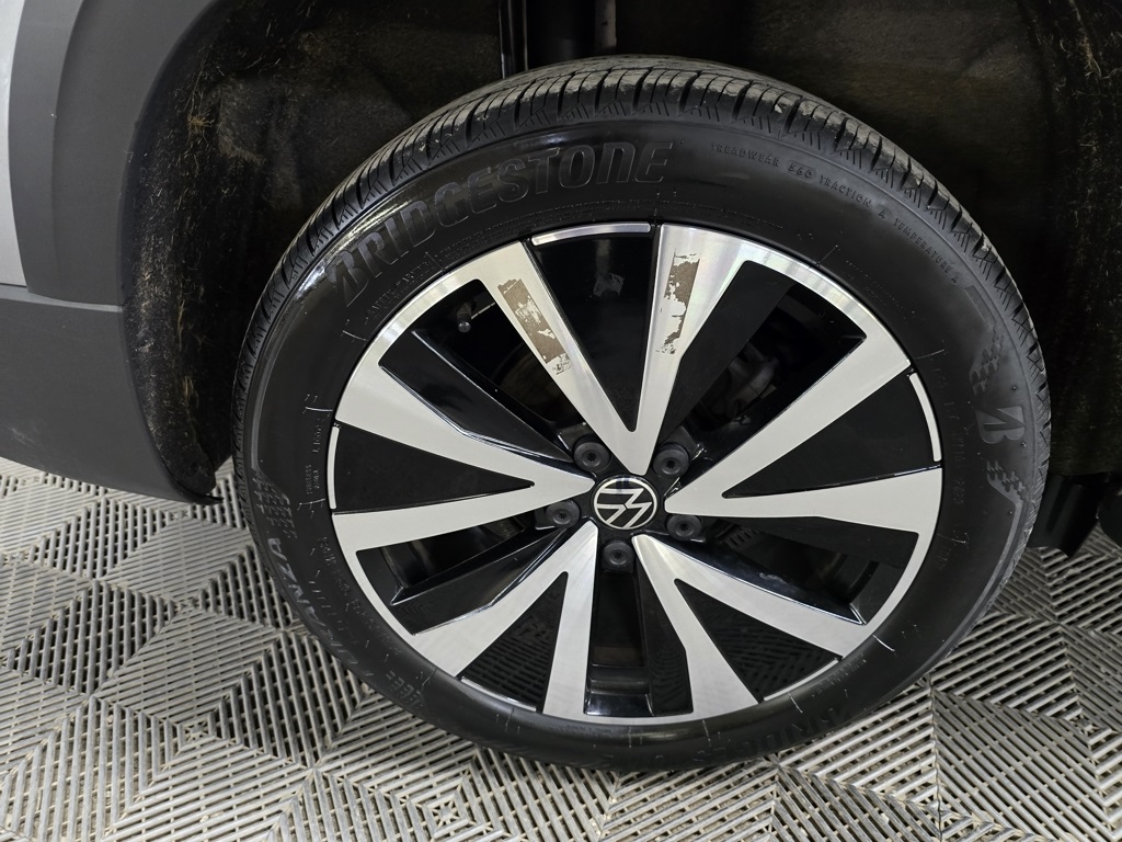 2024 Volkswagen Taos SE photo 13