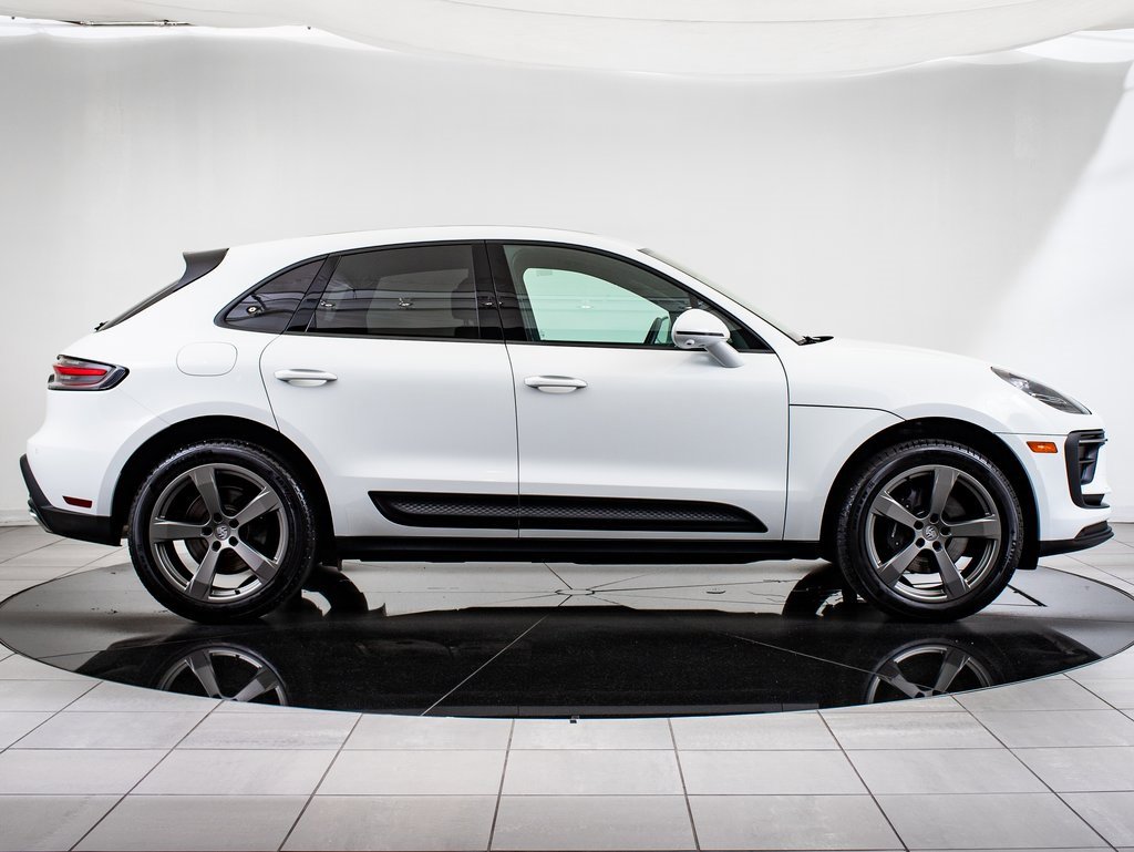 2024 Porsche Macan T photo 9