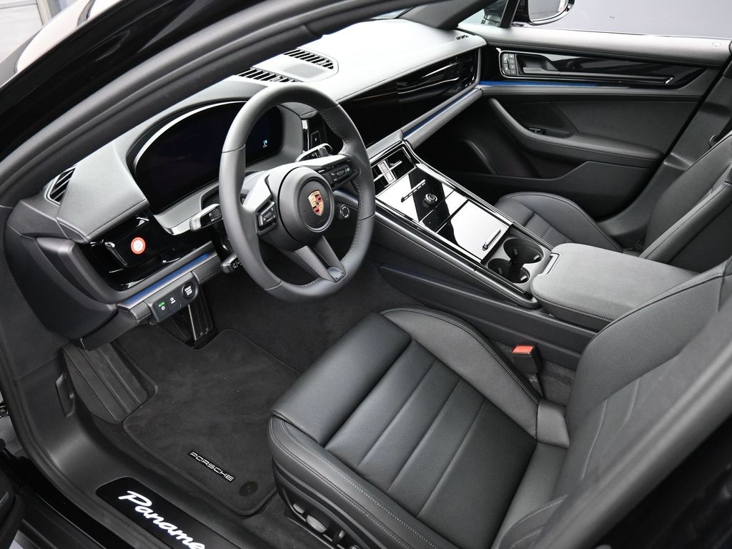 2025 Porsche Panamera 4 photo 3