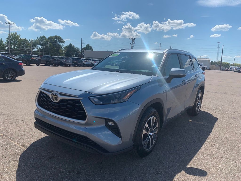 2023 Toyota Highlander XLE photo 3
