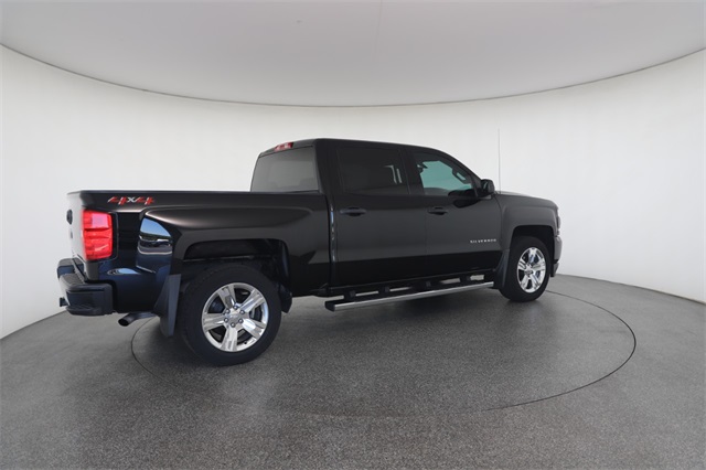 2018 Chevrolet Silverado 1500 Custom photo 19
