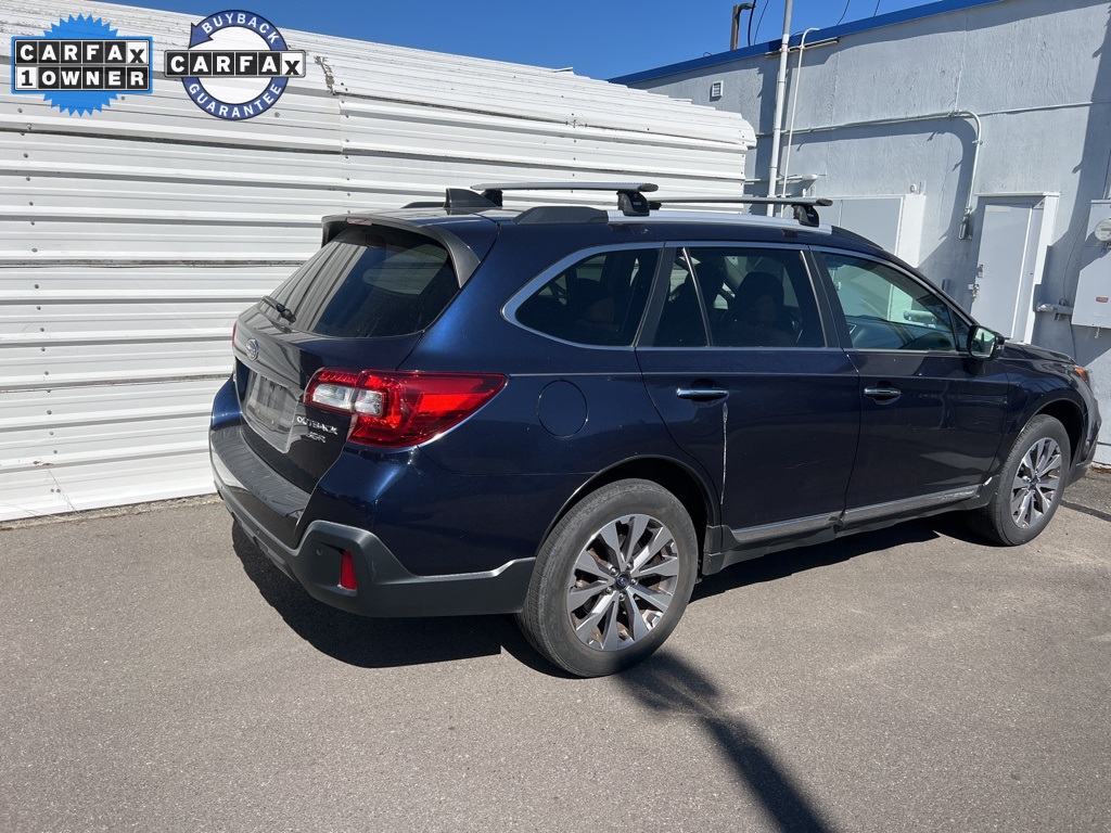 2018 Subaru Outback 3.6R Touring photo 2