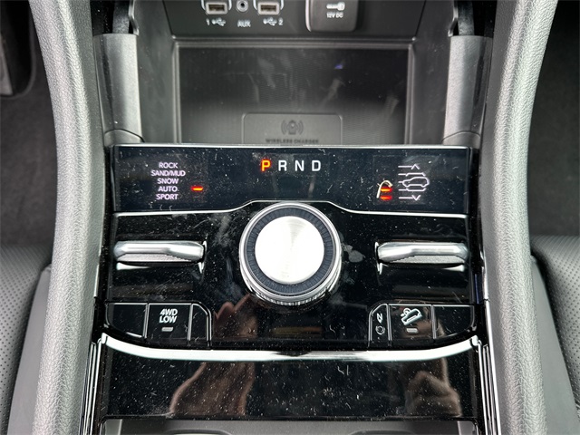 2025 Jeep Grand Cherokee Overland photo 22