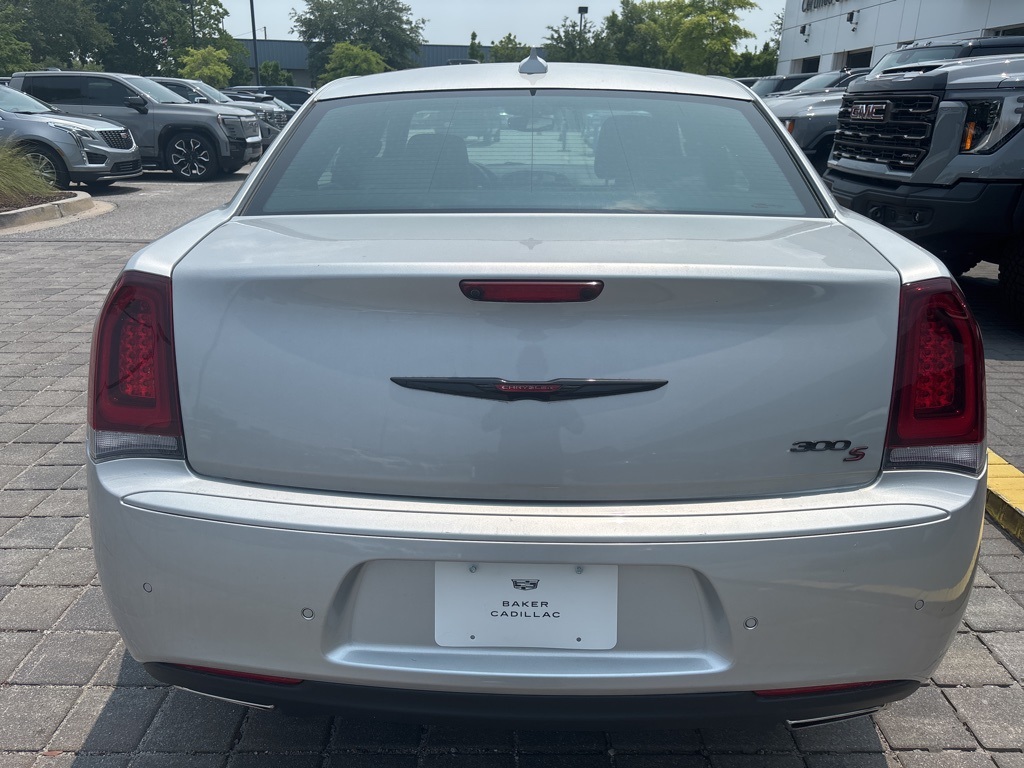 2023 Chrysler 300 S photo 4