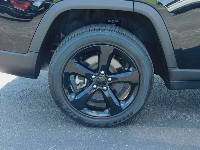 2023 Jeep Grand Cherokee Laredo Altitude photo 10