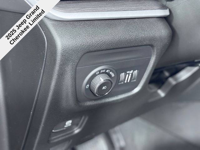 2025 Jeep Grand Cherokee Limited photo 18