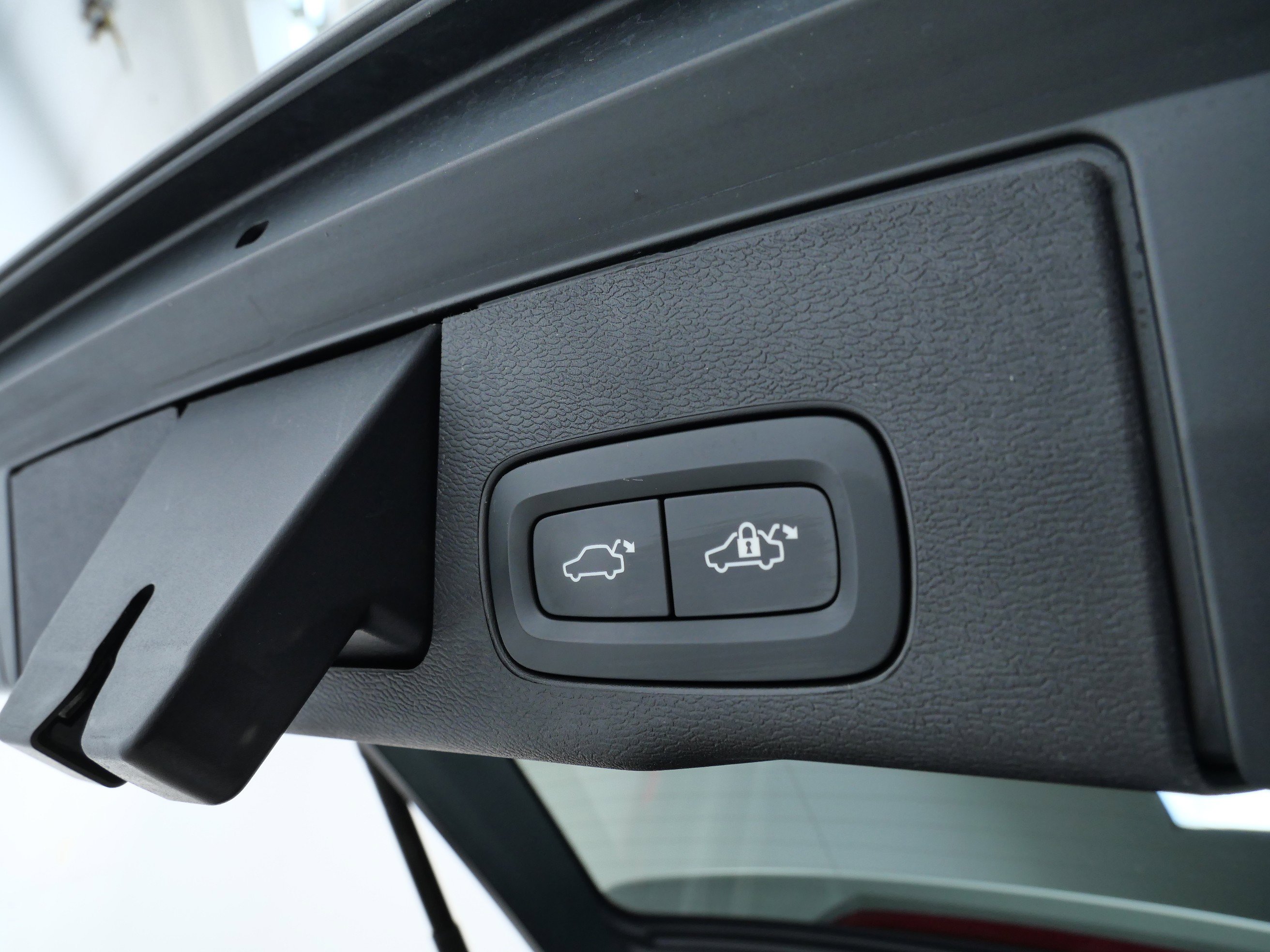 2025 Volvo XC60 Plus photo 8