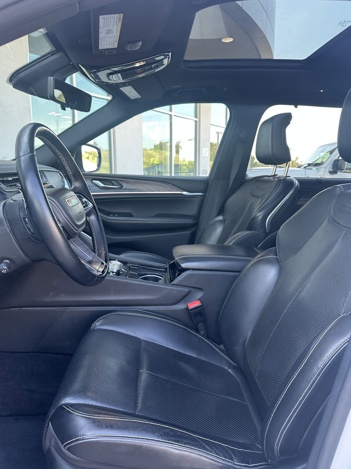 2022 Jeep Grand Cherokee Overland photo 5