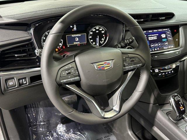 2025 Cadillac XT6 Luxury photo 2