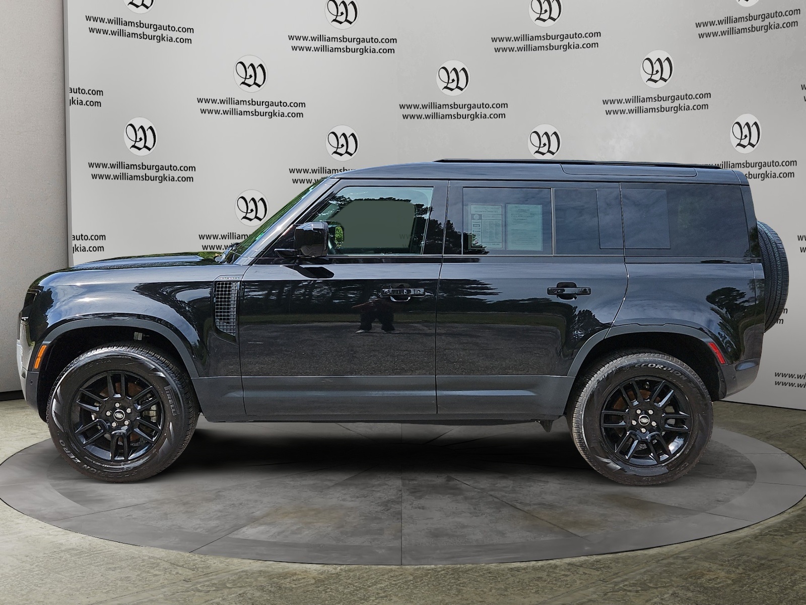 2025 Land Rover Defender 110 S photo 2